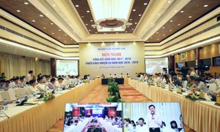 Hội nghị trực tuyến ngành giáo dục. Ảnh: Như Ý.