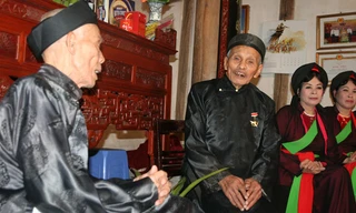 Hát quan họ tại nhà nghệ nhân Nguyễn Thừa Kế. Ảnh: Nguyễn Trường.