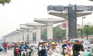 Đường sắt trên cao liên tục đội vốn. Ảnh: MĐ.