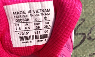 Giày dép xuất xứ Trung Quốc gắn mác made in Vietnam.