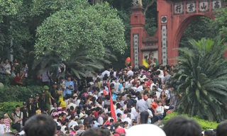 Biển người hành hương về Đền Hùng. Ảnh: Tùng Duy.