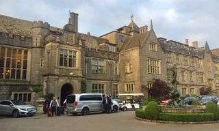 Lâu đài nơi đám cưới diễn ra.