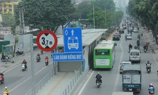 Khó phạt phương tiện chạy vào làn buýt nhanh