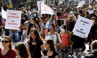 Gái mại dâm Pháp biểu tình.