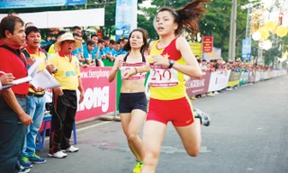 Từ Việt dã giải báo Tiền Phong, Lò Thị Thanh (210) hiện là niềm hy vọng của điền kinh Việt Nam tại SEA Games 2017 ở nội dung 1.500 và 3.000m vượt chướng ngại vật. Ảnh: Hồng Vĩnh.