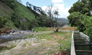 Doanh nghiệp tự ý xây đập ngăn suối, dẫn mương nước nuôi cá tầm.