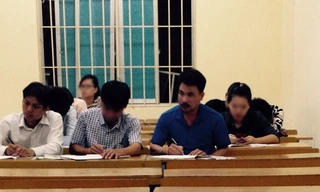 Buổi học môn Giải tích, Trường Cao đẳng C.Đ có 3 sinh viên học hộ.