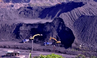 Khai thác than tại mỏ than Quảng Ninh. Ảnh: Hồng Vĩnh.