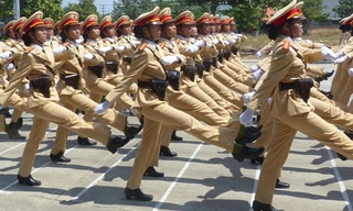 Luyện tập dưới trời nắng gắt.