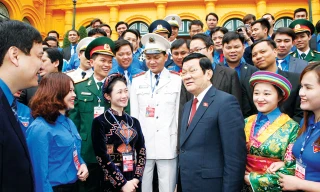 Chủ tịch nước Trương Tấn Sang gặp mặt các Bí thư Đoàn xuất sắc được trao Giải thưởng Lý Tự Trọng năm 2016. Ảnh: Như Ý.