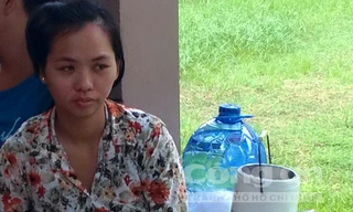 Chị Oanh tại Bệnh viện Nhi đồng 2 đang kể lại sự việc xảy ra với con trai 13 tháng tuổi của chị ở điểm giữ trẻ Kiều Ngân (TP Cần Thơ). Ảnh: Báo CA TP.HCM 