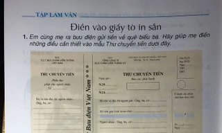 Rất nhiều cuốn SGK các cấp đều có phần chừa sẵn yêu cầu HS làm bài tập, điền vào chỗ trống. Trong ảnh: SGK Tiếng Việt lớp 4, SGK Hóa lớp 8 và SGK Toán lớp 4 đều có bài tập để HS viết vào. Ảnh: Nghiêm Huê.