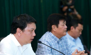 Tổng thư ký VFF Lê Hoài Anh trả lời báo chí sau cuộc làm việc của VFF, Hội đồng HLV quốc gia và HLV Hữu Thắng. Ảnh: VSI.