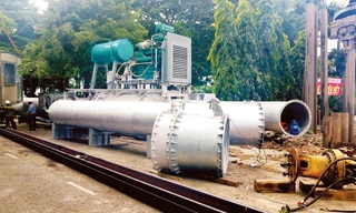 Chiếc máy bơm thông minh, đang được gấp rút lắp đặt để chống ngập cho TPHCM. Ảnh: Ngô Bình.