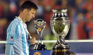 Messi rút lại quyết định chia tay tuyển Argentina?