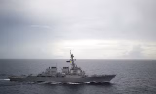 Tàu khu trục Mỹ USS Decatur ở Biển Đông. Ảnh: USNI.