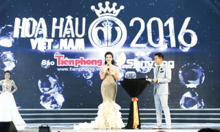 Thí sinh Đỗ Mỹ Linh trong phần thi ứng xử. Ảnh: Hồng Vĩnh.