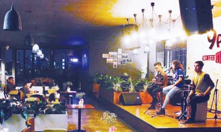 Thu phí âm nhạc tại các cơ sở kinh doanh khách sạn, quán bar, cà phê đúng luật nhưng phải theo thỏa thuận.