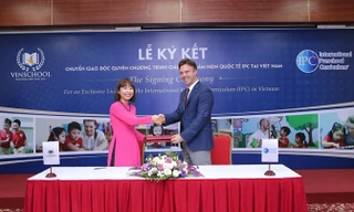 Bà Lê Thị Thu Huyền, Giám đốc khối mầm non Vinschool và ông Peter De Beer, Giám đốc điều hành IPC ký kết chuyển giao độc quyền chương trình tại Việt Nam ngày 3/11/2016.
