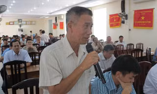 Đại diện Công ty TNHH MTV Nam Triệu cam kết khắc phục tàu cá của ngư dân trong thời gian sớm nhất.