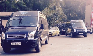 Xe trá hình hoạt động nhan nhản ngay tại trung tâm Hà Nội. Ảnh: Bảo An.