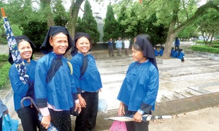 Chuẩn bị vào hội hát. Ảnh: Duy Chiến.