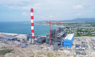 Dư luận đang quan tâm việc Cty TNHH Điện lực Vĩnh Tân 1 được cấp phép nhận chìm 1 triệu m3 bùn, cát xuống biển. Ảnh: PV.