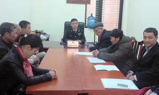 Tình trạng khiếu nại, tố cáo gia tăng có nguyên nhân từ sự yếu kém của chính quyền cơ sở (trong ảnh: Ông Nguyễn Hồng Điệp tiếp dân tại trụ sở).