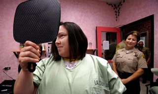 Nhà tù Gruzia mở thẩm mỹ viện