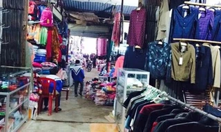 Chợ truyền thống Đồng Đăng rất thuận tiện cho việc mua bán song vẫn vắng khách, tiểu thương lo ngại ra Trung tâm thương mại sẽ khó khăn hơn.