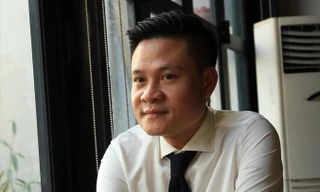 Ca sĩ Hoàng Tùng khẳng định chất giọng trữ tình trong dòng nhạc xưa. Ảnh: Nguyễn Mạnh Hà.