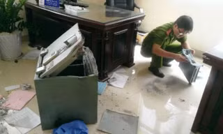 Ðột nhập công ty vào cuối tuần, trộm nhiều tài sản