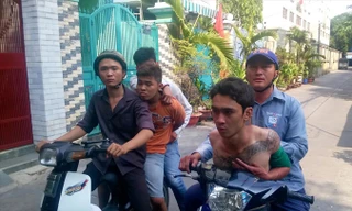 “Hiệp sĩ đường phố” TPHCM trong một lần bắt giữ hai đối tượng cướp giật tài sản ở quận 10, TPHCM.