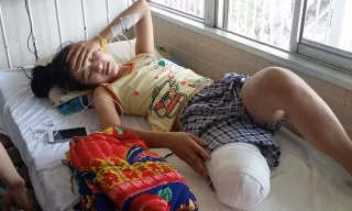 Cháu Vi trên giường bệnh tại BV Chợ Rẫy.
