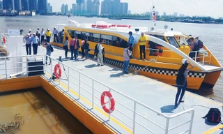 Tàu buýt sông đầu tiên của TPHCM chuẩn bị được đưa vào khai thác.
