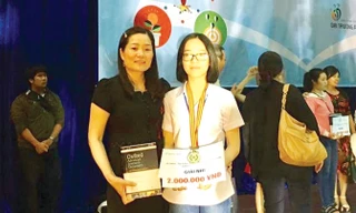 Đặng Quỳnh Giao tại một cuộc thi Olympic tiếng Anh Quốc gia.