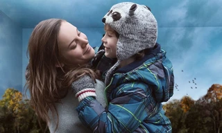 Phim “Căn phòng” không những giúp Brie Larson đoạt Oscar, nó gợi lại thuở hàn vi của mẹ con diễn viên này.