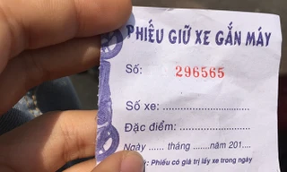 Phiếu giữ xe không được điền đầy đủ thông tin, tại bãi xe trên đường Phan Chu Trinh.