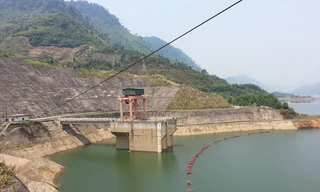 Hồ thủy điện nhà máy A Vương bị hụt mực nước tới 10 m so với năm 2014.