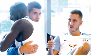 Cả Hazard và Bakayoko đều không thể góp mặt ở trận đấu với Arsenal rạng sáng mai.