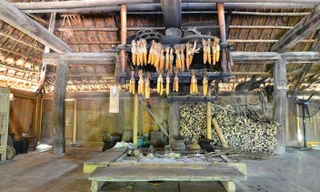 Ngôi nhà Lang cuối cùng của người Mường trước khi bị thiêu rụi. Ảnh: Muong.vn.