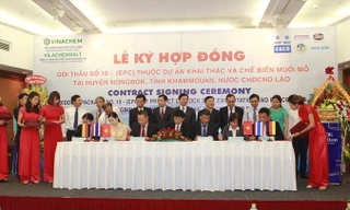 Lễ ký gói thầu của dự án khai thác muối mỏ tại Lào. Ảnh: CTV