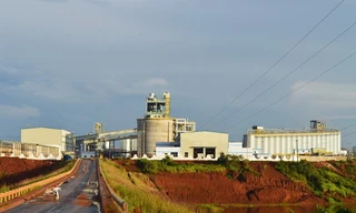 Kiểm tra bột trắng phát tán từ Nhà máy alumin Nhân Cơ