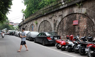 Các nhà kiến trúc, nghiên cứu văn hóa kỳ vọng việc đập thông 127 vòm cầu Phùng Hưng thay đổi diện mạo đô thị Hà Nội. Ảnh: Mạnh Thắng.