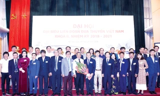 Nếu như Đại hội LĐ đua thuyền diễn ra tốt đẹp với sự nhất trí cao thì “cuộc đua” ở LĐBĐ đang diễn ra rất phức tạp với nhiều chiêu trò công kích nhau được tung ra trong thời gian qua. Ảnh: T.S.