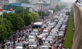 Phương tiện giao thông cá nhân trên địa bàn thành phố Hà Nội thời gian qua vẫn tiếp tục tăng mạnh. Ảnh minh họa
