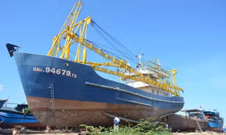 Tàu cá vỏ thép QNa - 94679 TS của ông Liên đang nằm bờ ở Đà Nẵng.