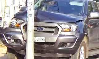 Xe ô tô của nhóm buôn lậu thuốc lá đâm trọng thương hai cảnh sát giao thông tỉnh Bình Dương.