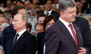 Tổng thống Nga Putin (trái) và tổng thống Ukraine Poroshenko.
