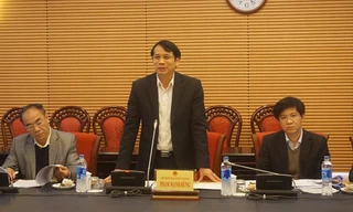 Thứ trưởng Bộ GD&ĐT Phạm Mạnh Hùng thừa nhận tỷ lệ lãnh đạo so với chuyên viên, người lao động trong các đơn vị của Bộ này là lớn.